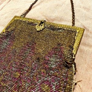 STUNNING PIECE OF FASHION HISTORY - SHIMMERING GOLD & PINK VINTAGE FLAPPER PURSE